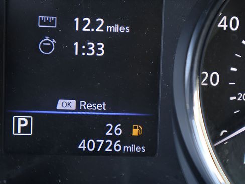 Used 2019 Nissan Rogue SV FWD image 9