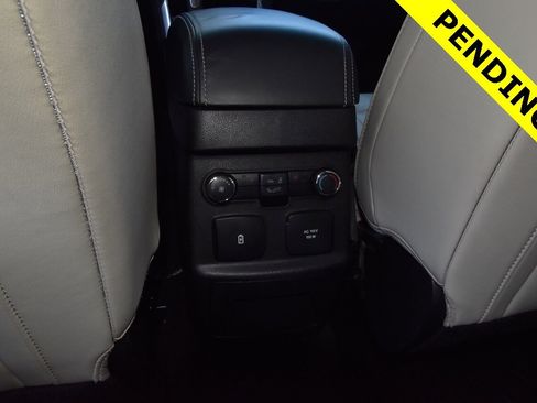 Used 2017 Ford Explorer Platinum image 19
