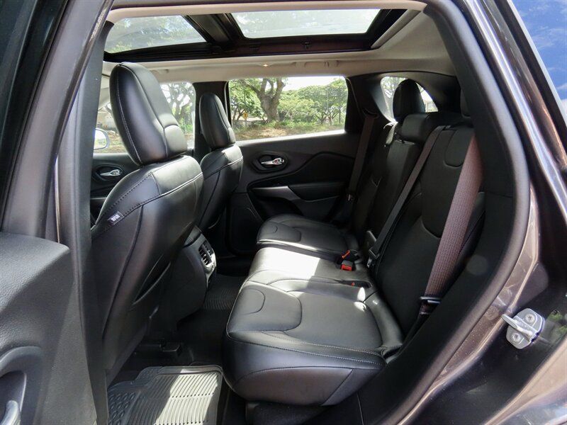 Used 2021 Jeep Cherokee Limited w/ Elite Package FWD image 15