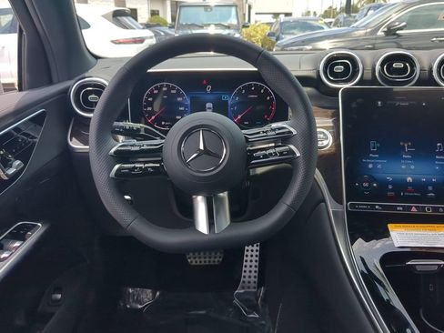 Used 2024 Mercedes-Benz GLC 300 image 3