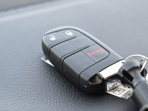 Used 2019 Jeep Compass Sport w/ Tech Group FWD image 12