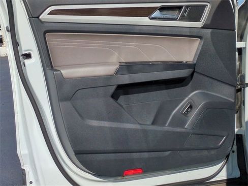 Used 2021 Volkswagen Atlas SE w/ Panoramic Sunroof Package image 23