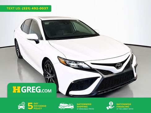 Used 2024 Toyota Camry SE image 1