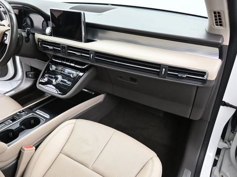 Used 2022 Lincoln Corsair AWD w/ Premium Package image 20