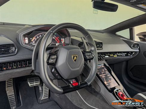 Used 2022 Lamborghini Huracan EVO RWD image 10