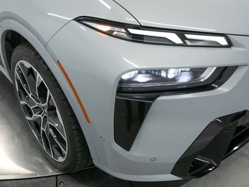 Used 2024 BMW X7 M60i w/ Climate Comfort Package AWD/4WD image 12