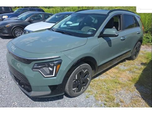Used 2024 Kia Niro Wave w/ Wave Preserve Package FWD image 1
