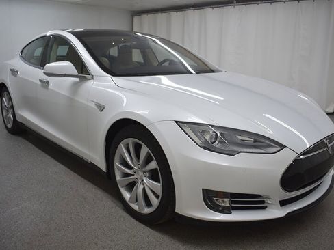 Used 2015 Tesla Model S 85D image 1