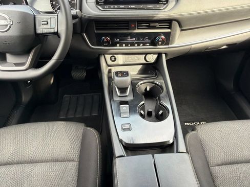 Used 2026 Nissan Rogue SV FWD image 25