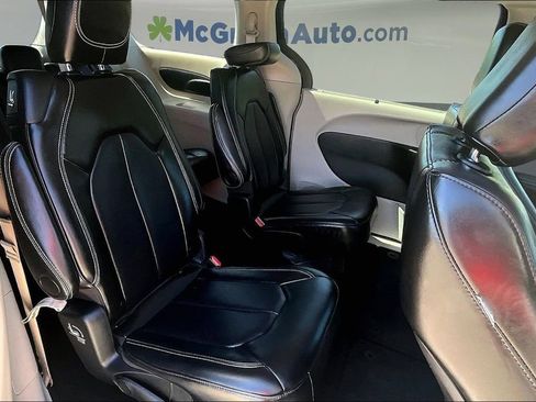 Used 2024 Chrysler Pacifica Touring-L FWD image 23