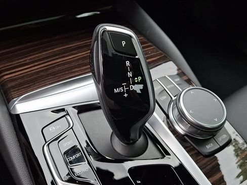 Used 2023 BMW 530i w/ Premium Package RWD image 18