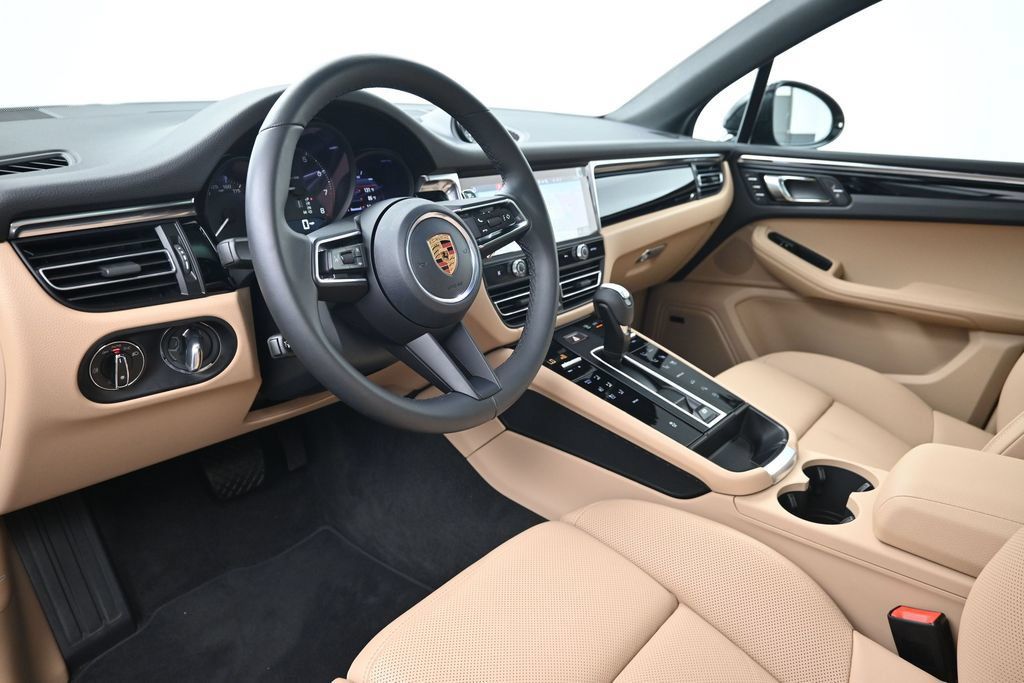 Used 2026 Porsche Macan AWD/4WD image 4