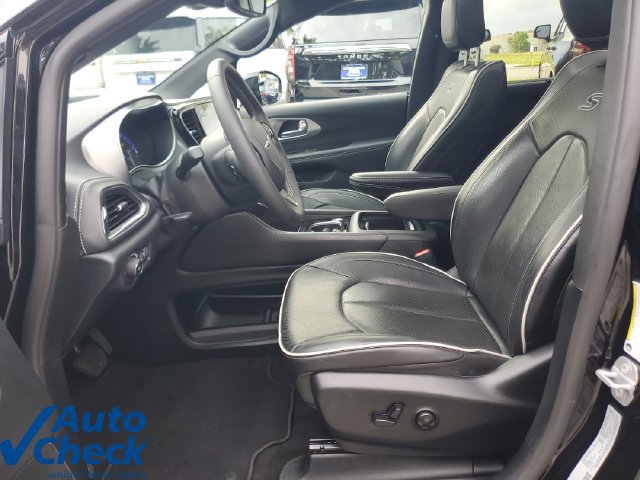 Used 2026 Chrysler Pacifica Limited w/ S Appearance Package FWD image 18