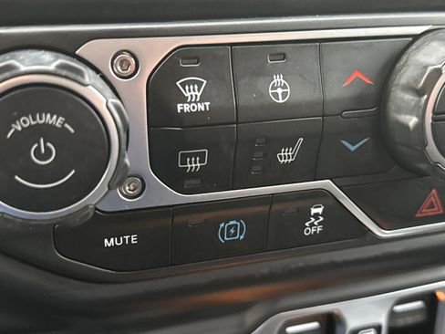 Used 2023 Jeep Wrangler Sahara w/ Cold Weather Group image 20