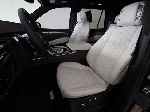 Used 2025 Cadillac Escalade V w/ LPO, ONYX Package image 19