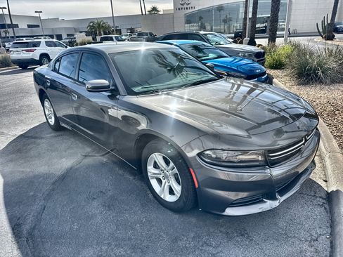 Used 2016 Dodge Charger SE image 2