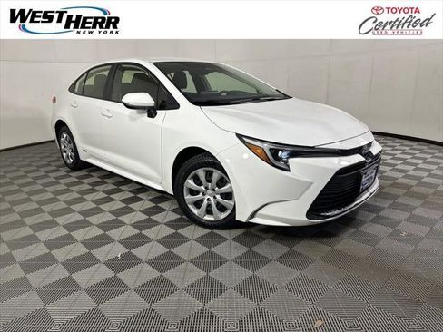 Certified 2023 Toyota Corolla LE AWD/4WD image 1