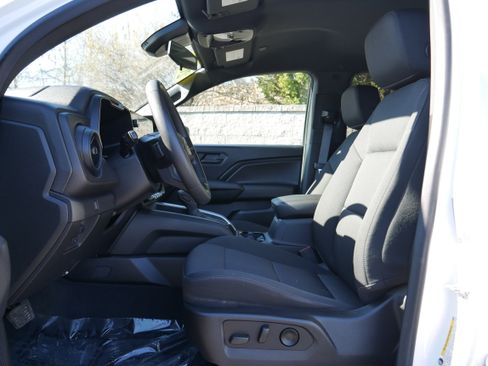 Certified 2024 Chevrolet Colorado Trail Boss w/ Technology Package AWD/4WD image 13