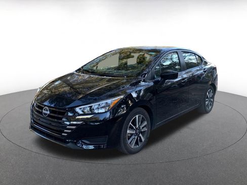 Used 2025 Nissan Versa SV image 3