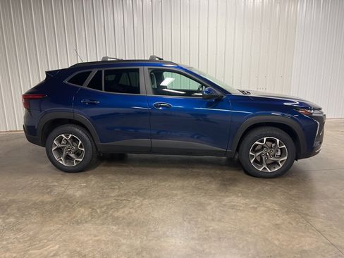 Certified 2024 Chevrolet Trax LT w/ Driver Confidence Package image 2