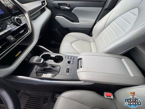 Used 2023 Toyota Highlander XLE image 23