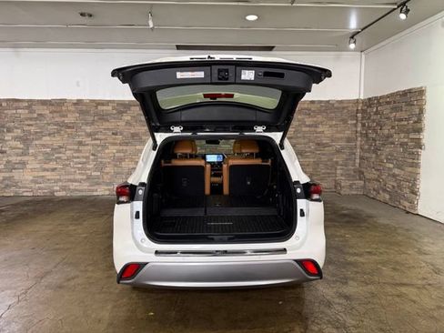 Used 2021 Toyota Highlander Platinum AWD/4WD image 8