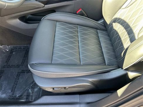 Used 2023 Buick Envision Avenir image 13