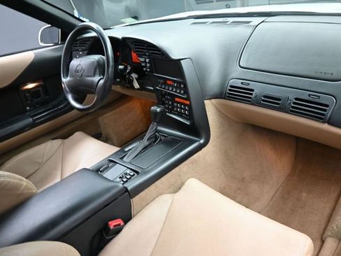 Used 1996 Chevrolet Corvette Convertible RWD image 18