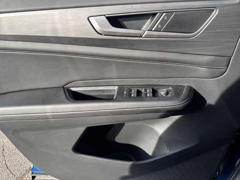 Certified 2025 Volkswagen Atlas Cross Sport SE image 9