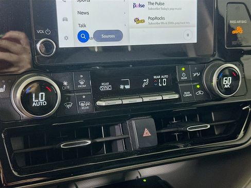 Used 2023 Toyota Highlander XLE image 27