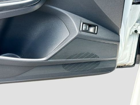 Used 2022 Volkswagen Taos SE FWD image 18