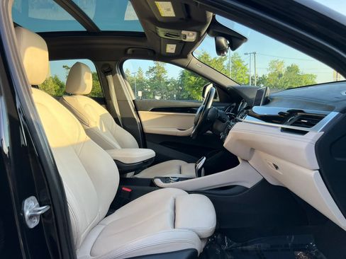 Used 2022 BMW X2 xDrive28i w/ Convenience Package AWD/4WD image 2