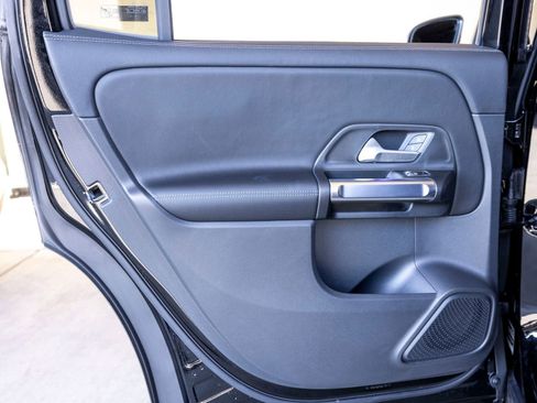 Used 2025 Mercedes-Benz GLB 250 image 20