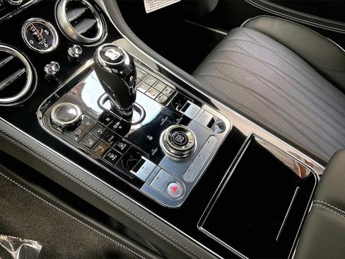 Used 2024 Bentley Continental GT V8 image 12