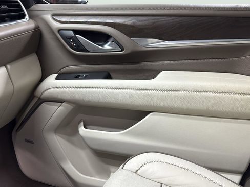 Used 2021 GMC Yukon XL Denali w/ LPO, Illumination Package image 24