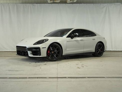 Certified 2025 Porsche Panamera GTS image 1