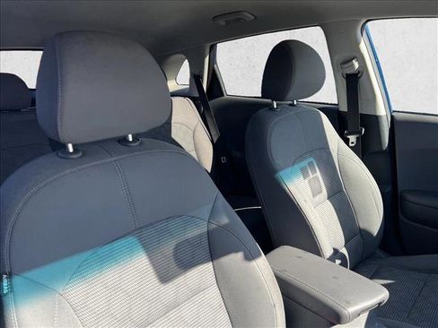Used 2022 Kia Niro LX image 24