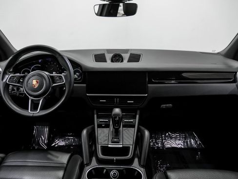 Used 2022 Porsche Cayenne image 12