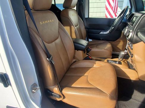 Used 2015 Jeep Wrangler Unlimited Sahara w/ Dual Top Group image 10