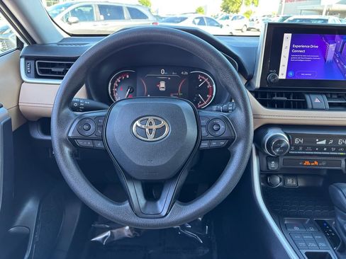 Used 2025 Toyota RAV4 XLE AWD/4WD image 31