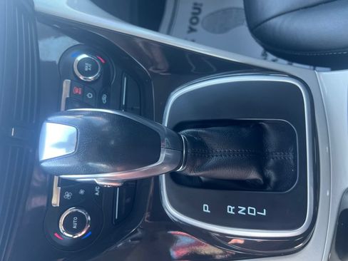 Used 2016 Ford C-MAX Energi SEL w/ Equipment Group 301A FWD image 17