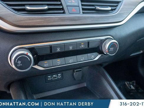 Used 2025 Nissan Altima 2.5 SV FWD image 11