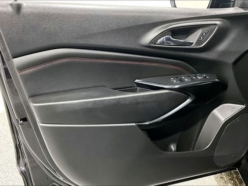 Used 2025 Chevrolet Trax RS image 21