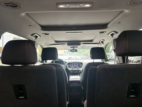 Used 2021 GMC Acadia SLE w/ Driver Convenience Package FWD image 9