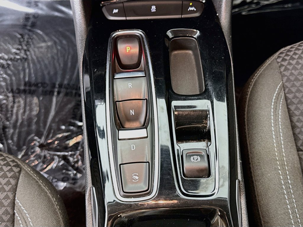 Used 2022 Chevrolet Bolt EUV LT w/ Comfort Package FWD image 19