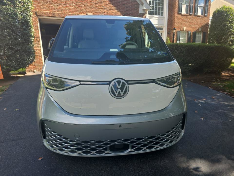 Used 2025 Volkswagen ID. Buzz Pro S Plus w/ Cupholders Package RWD image 5