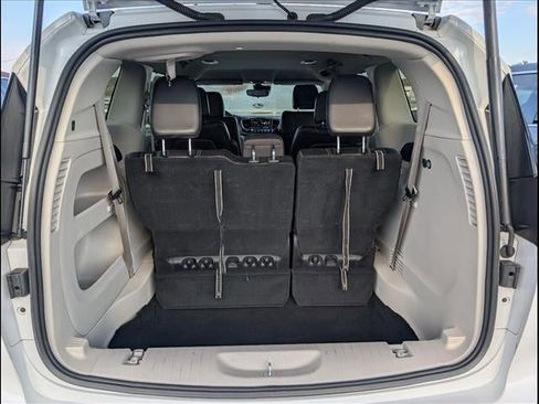 Used 2024 Chrysler Pacifica Touring-L image 20