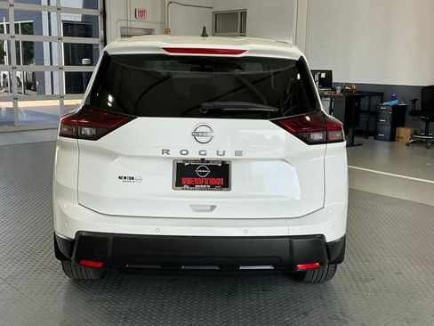 Used 2025 Nissan Rogue S FWD image 21