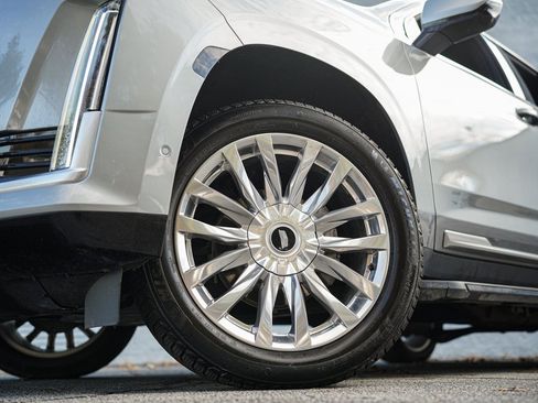 Used 2024 Cadillac Escalade Premium Luxury image 18