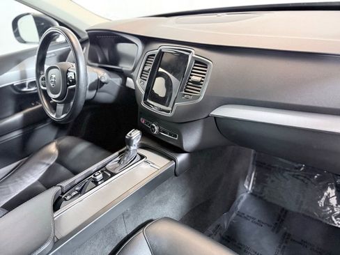 Used 2022 Volvo XC90 T5 Momentum w/ Climate Package AWD/4WD image 23